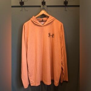 Men’s Under Armour heat gear hooded shirt.  LIKE NEW!